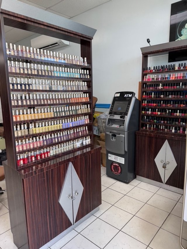 Garden Nails polish wall